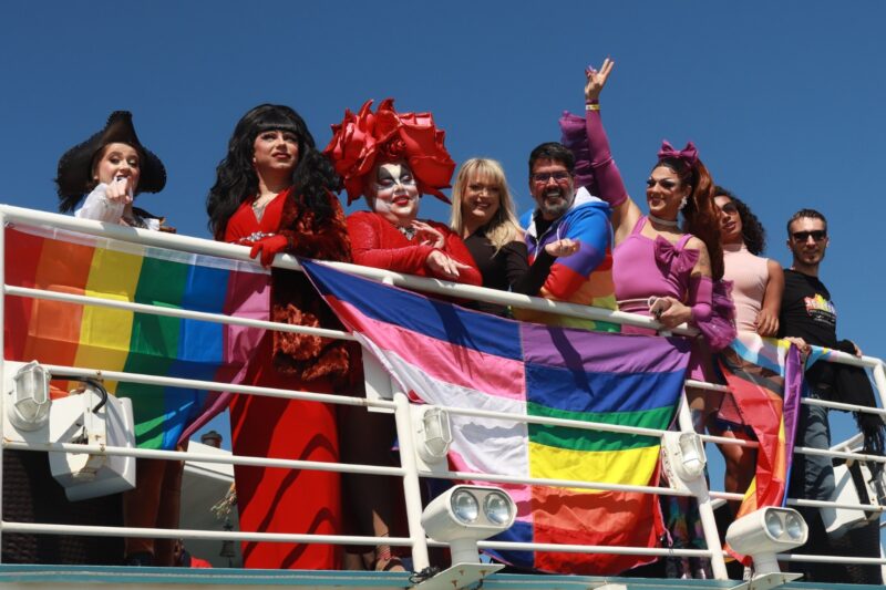 Trios com open bar agitam Parada LGBTI+ de Florianópolis; saiba mais