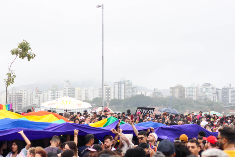Paradas LGBT+ reúnem milhares de pessoas todos os anos