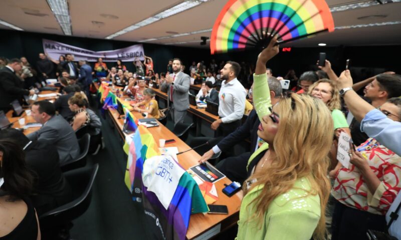 Votação de PL contra casamento homoafetivo é adiada; veja próximos passos