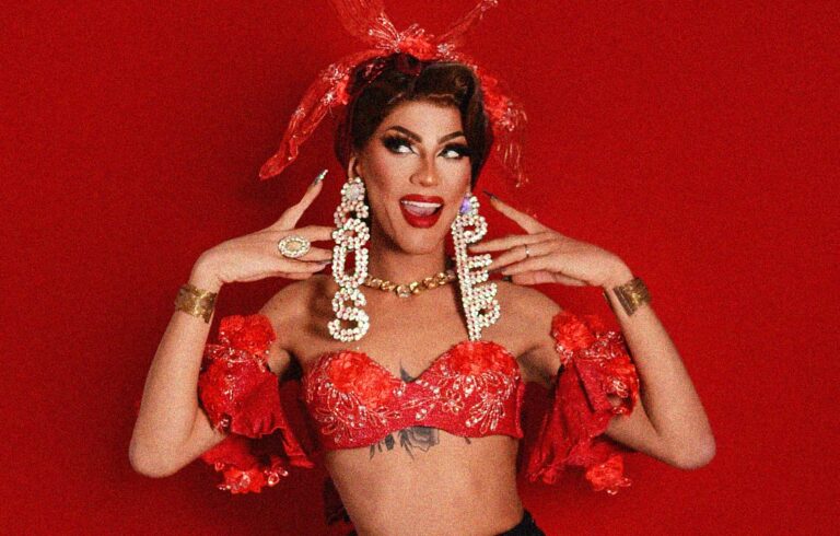 Drag Hellena Malditta participa de watch party na Casa Frisson, em Florianópolis