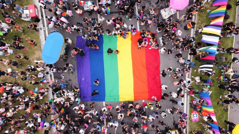 Pesquisa mostra novos números sobre a comunidade LGBT+ de Florianópolis; veja