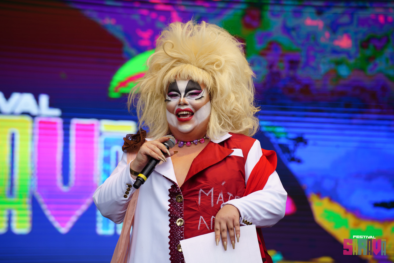 Suzaninha é a primeira drag queen de SC a receber a medalha Cruz e Sousa, maior honraria da cultura catarinense