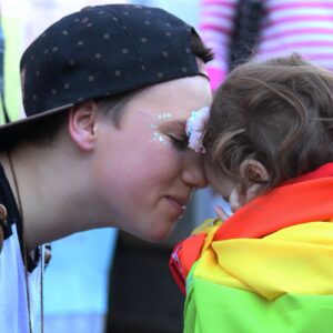 Deputado quer explicações sobre projeto que proíbe presença de crianças em paradas LGBT+ em SC
