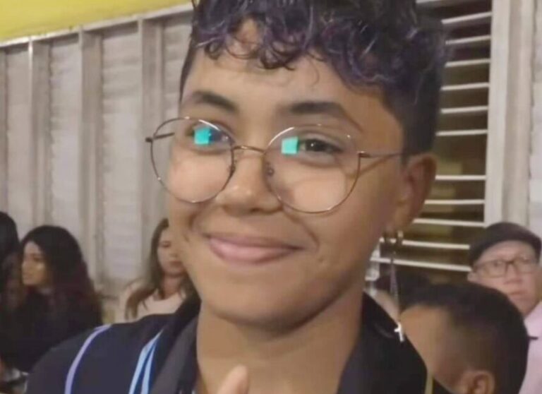 Ato em Florianópolis pede justiça pela morte da lésbica Carol Câmpelo