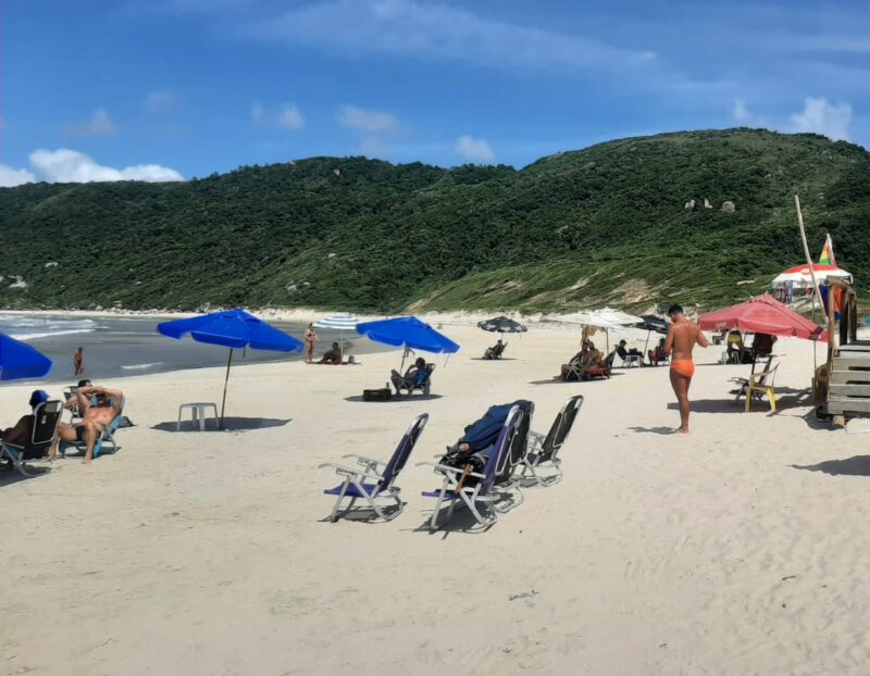 Nudismo na Praia da Galheta virou assunto após denúncias de violência