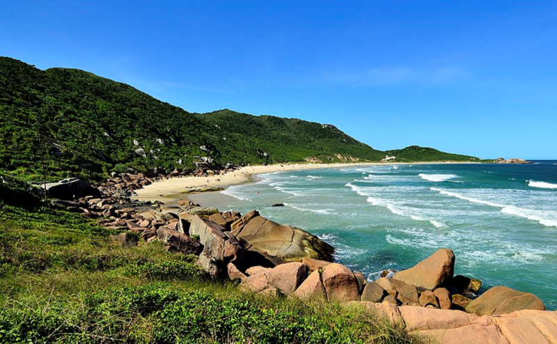 Abaixo-assinado a favor do naturismo na Praia da Galheta é lançado