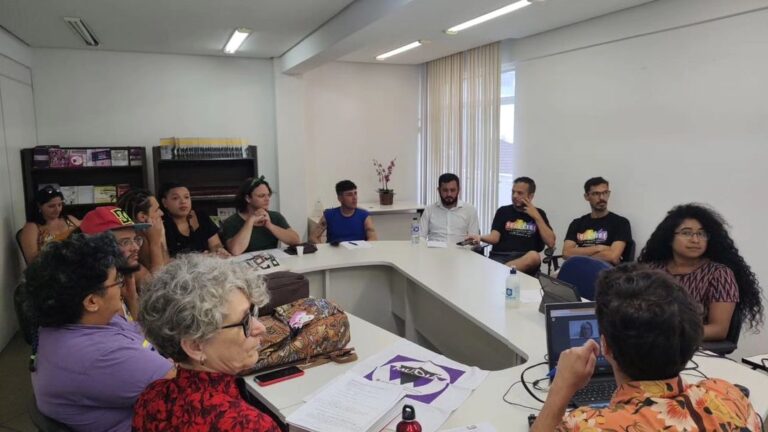 reunião-LGBT+