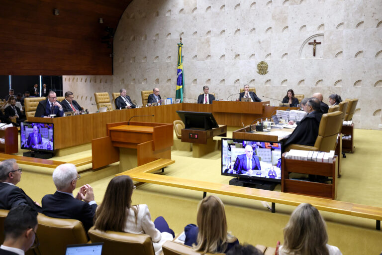STF julga licença-maternidade para mães não gestantes em união homoafetiva