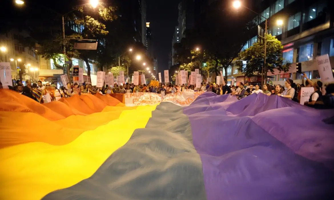 Policiais estão pouco preparados para lidar com LGBTfobia, revela estudo