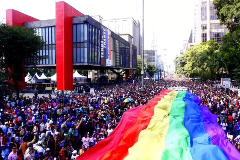 Parada LGBT+ de SP confirma shows de Pablo Vittar, Gloria Groove e 16 trios na Avenida Paulista