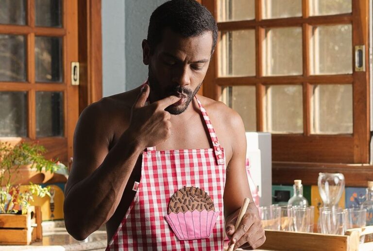 Samuel de Assis, galã global, revelou detalhes de sua vida sexual em Talk Show - Foto: Instagram/@samuel_deassis/Bruno Conrado