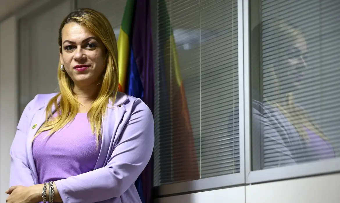 Symmy Larrat comanda a Secretaria Nacional de Promoção e Defesa dos Direitos das Pessoas LGBTQIA+, que pensa em políticas públicas em prol da comunidade - Foto: Agência Brasil