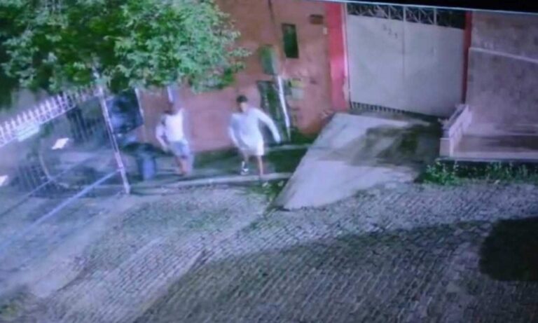 Motivado por homofobia, o ataque contra Marlon e Ruan foi registrado por câmeras de segurança - Foto: Reprodução/Câmera de segurança