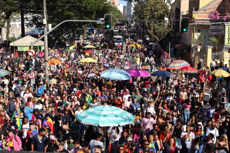 Marcha da Diversidade em Curitiba reúne 50 mil pessoas