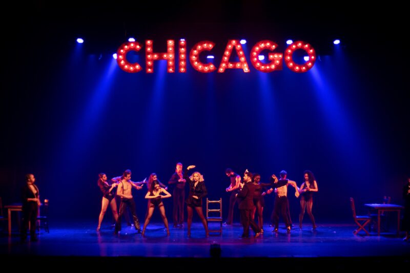 'Burlesco e sensual': Itajaí recebe musical 'Chicago' nesta quinta (22)