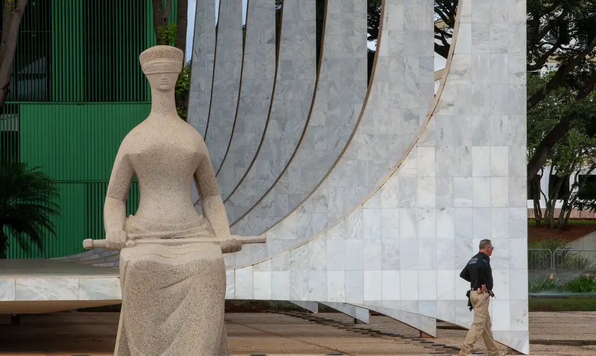 Decisão de STF levou em conta inconstitucionalidade de leis municipais e estaduais decidirem normas da educação - Foto: Fabio Rodrigues-Pozzebom/Agência Brasil/Reprodução/Floripa.LGBT