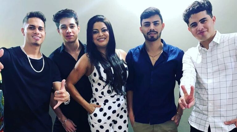 cantora-ellis-oliver-filhos-LGBT