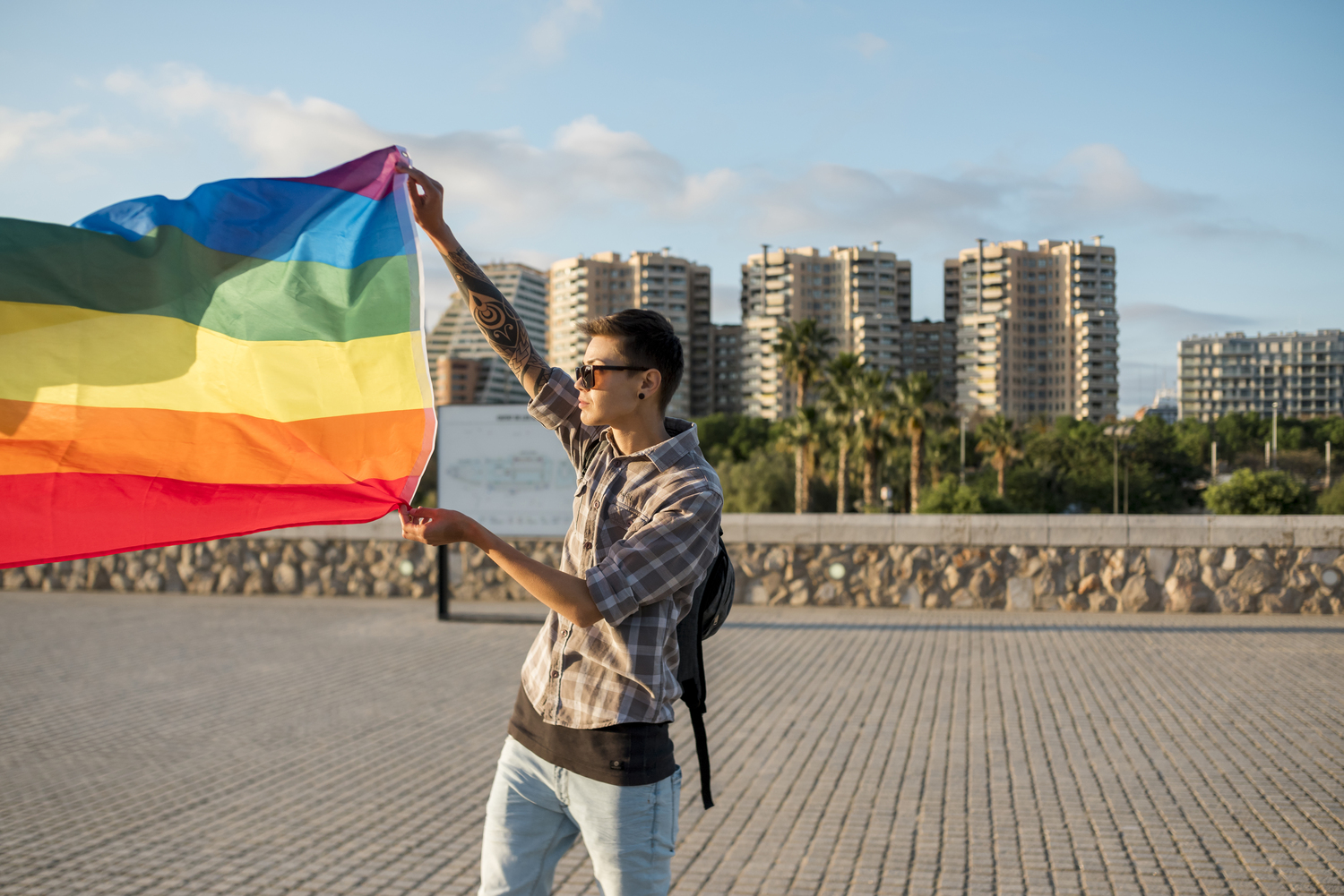 58% dos brasileiros LGBT+ já sofreram preconceito durante viagem de turismo