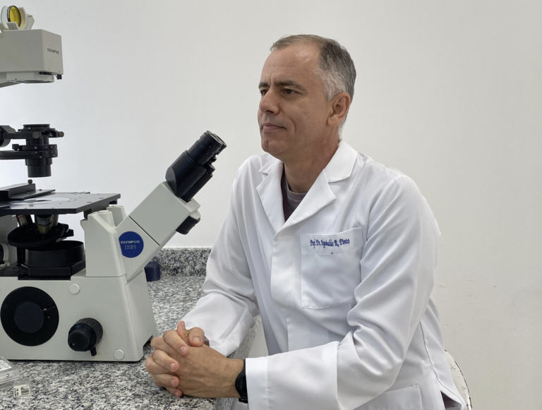 Professor da UFSC se destaca internacionalmente em pesquisas sobre aids e HIV