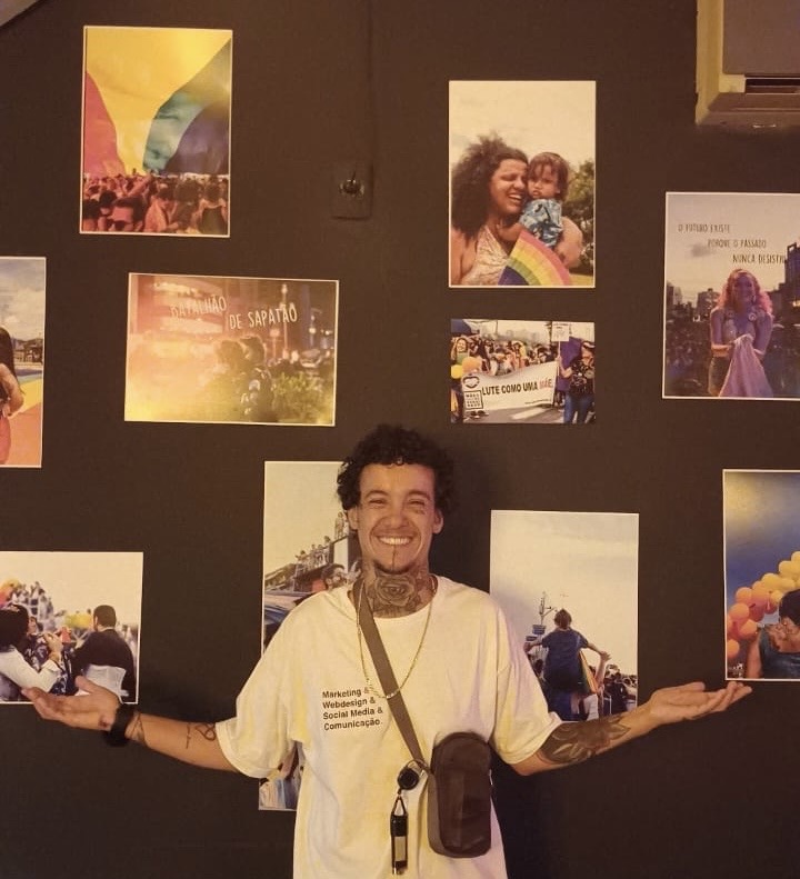 Exposição fotográfica parada LGBT+ Akin Silveira