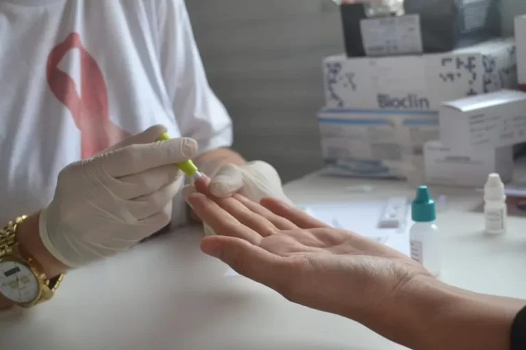 testagem regular é uma das ações para combate aos casos de hiv e aids em Florianópolis