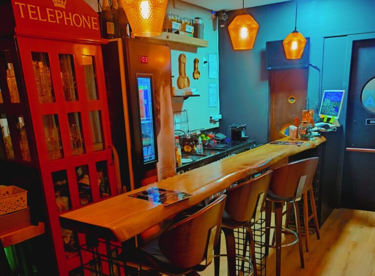 Florianópolis ganha novo cruising bar, conheça o Rapáshh - Foto: Divulgação/Floripa.LGBT