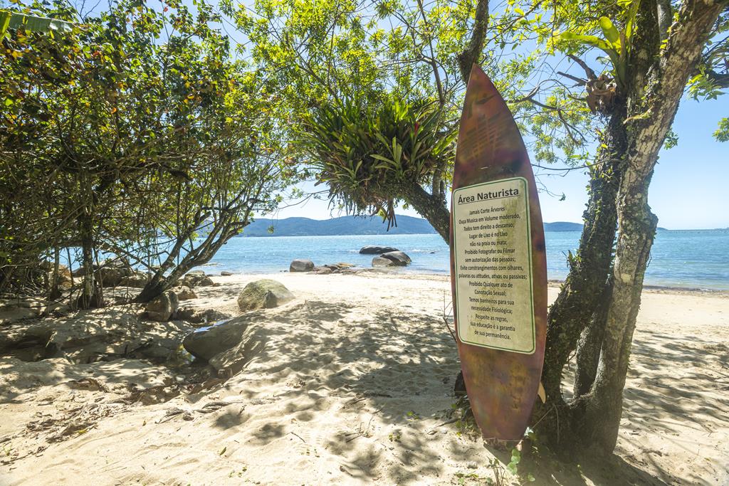 Sem pudor! Conheça as 3 praias de nudismo em Santa Catarina