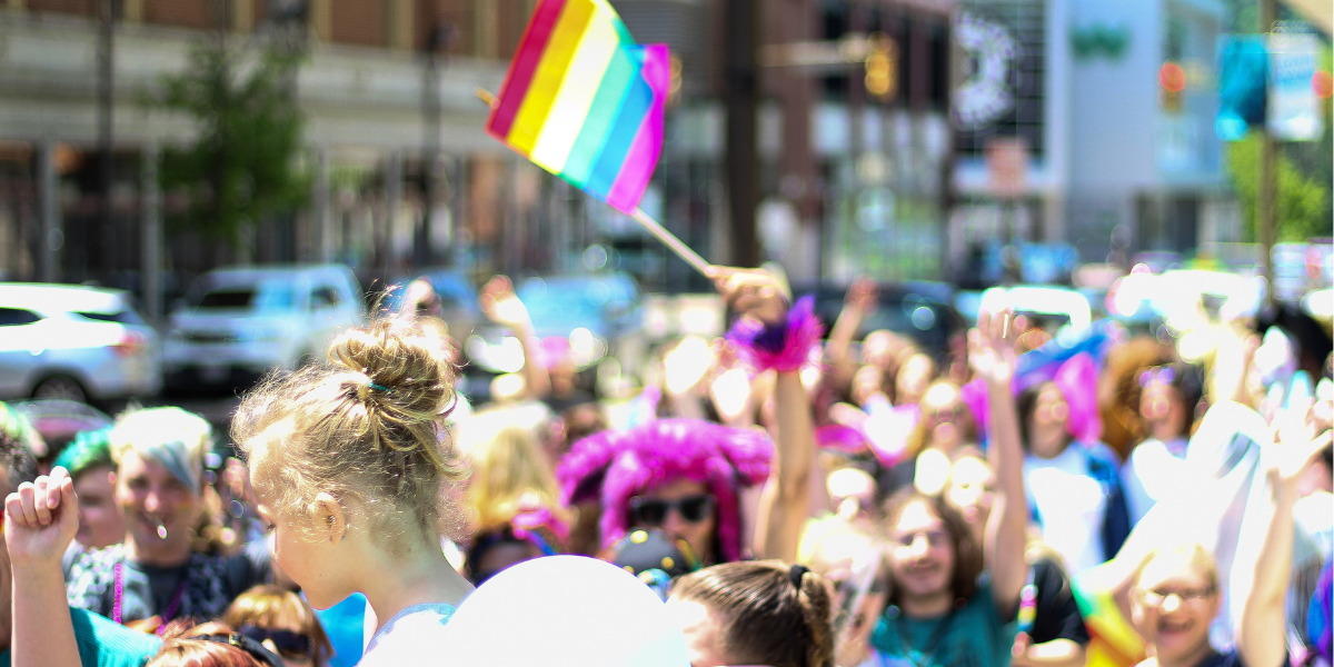 Projeto de lei proíbe menores de 18 anos em Paradas LGBT+ em Curitiba