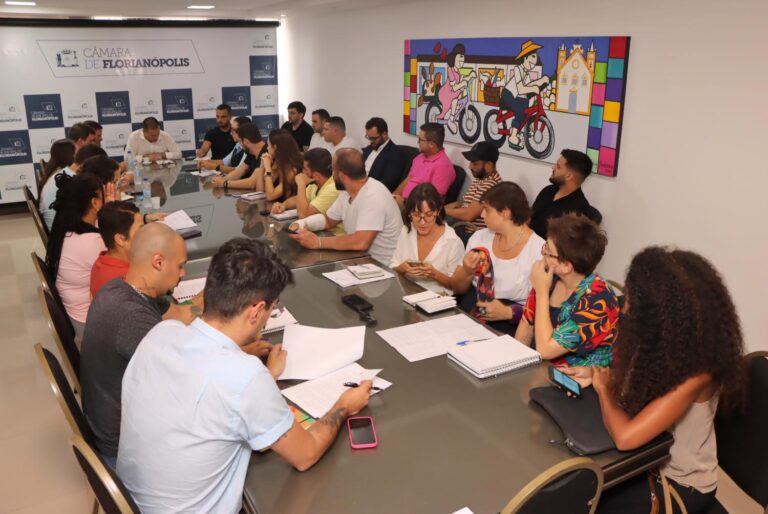 Câmara de Vereadores reúne representantes de Blocos de Rua para debater o Edital do Carnaval de 2025