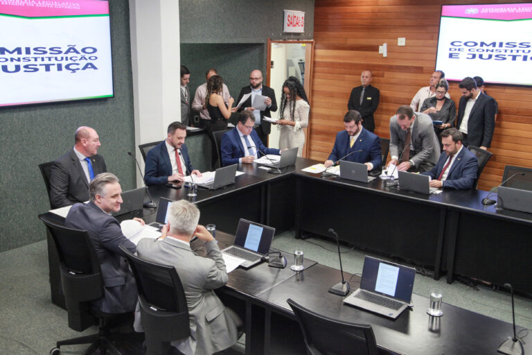 Assembleia Legislativa analisa projeto que pode punir atos de discriminação em SC com multa de até R$ 100 mil