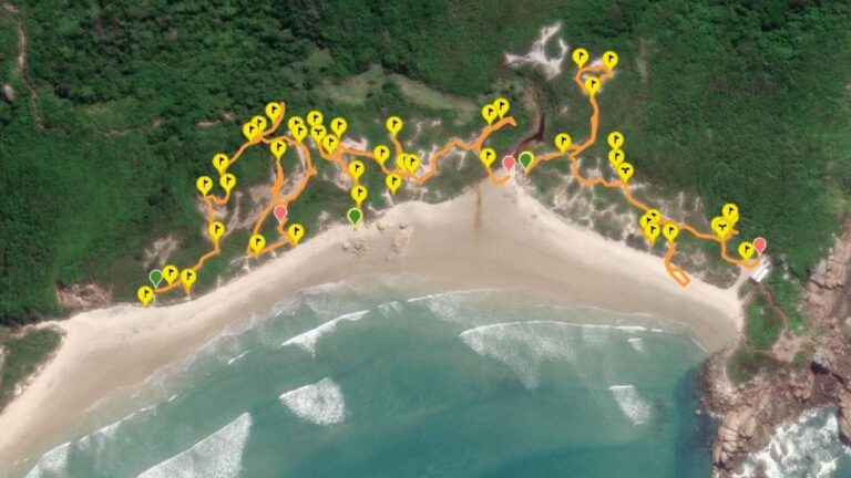 Praia da Galheta tem 'mapa do sexo' em meio ao debate sobre naturismo