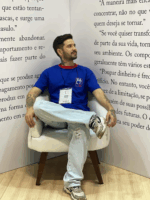 O jornalista Brendo Silva tem sofrido ataques diários pela divulgação de seu livro – Foto: Brendo Silva/Divulgação/Floripa.LGBT