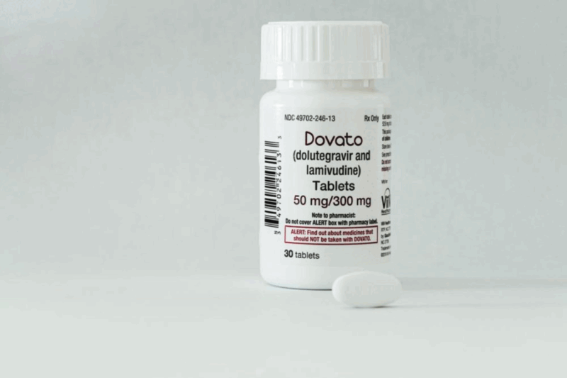 Comprimido único para tratamento do HIV é liberado para pessoas acima de 40 anos Ministério da Saúde iniciou em janeiro de 2024 a distribuição do medicamento Dovato, que combina dois fármacos em um único comprimido – Foto: Divulgação/Floripa.LGBT