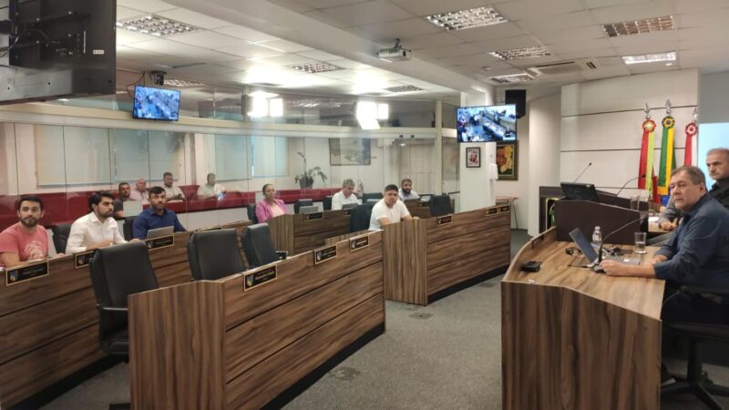 Vereador LGBT rebate projeto de lei sobre ideologia de gênero em São José: “isso não existe!”