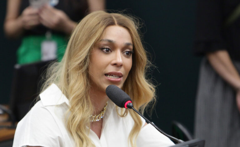 Erika Hilton desiste de viagem aos EUA após receber visto com gênero masculino