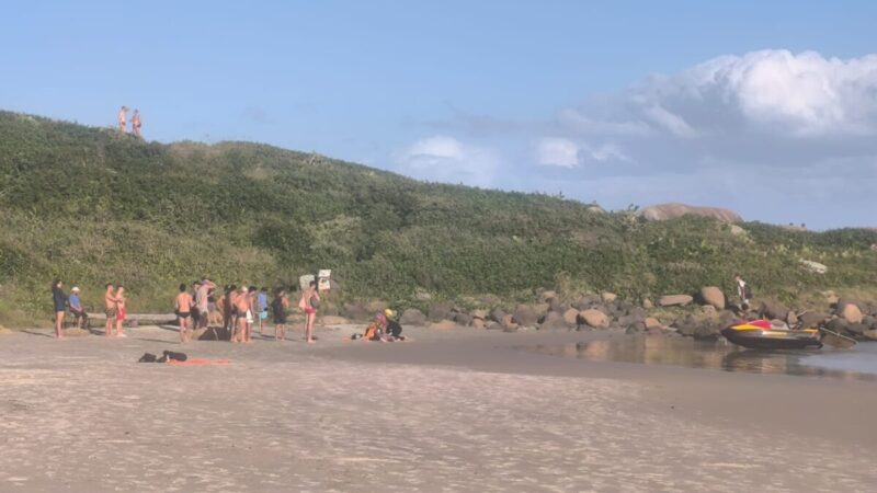 Homem de 25 anos morre afogado na Praia da Galheta, em Florianópolis