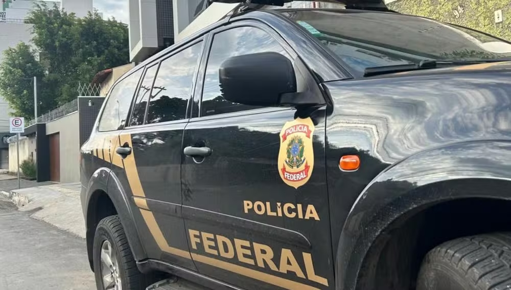 Trisal é preso após manter homem gay e mulher trans em trabalho análogo a escravidão