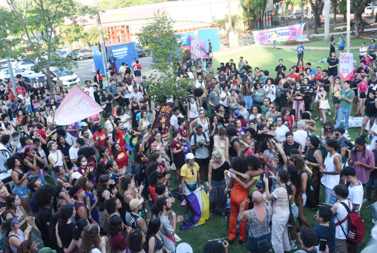 Universidade de SP aprova cotas trans, travestis e não-binárias