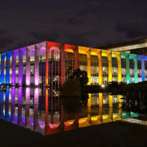 Projeto de lei que impede crianças em paradas LGBT+ avança na Alesc