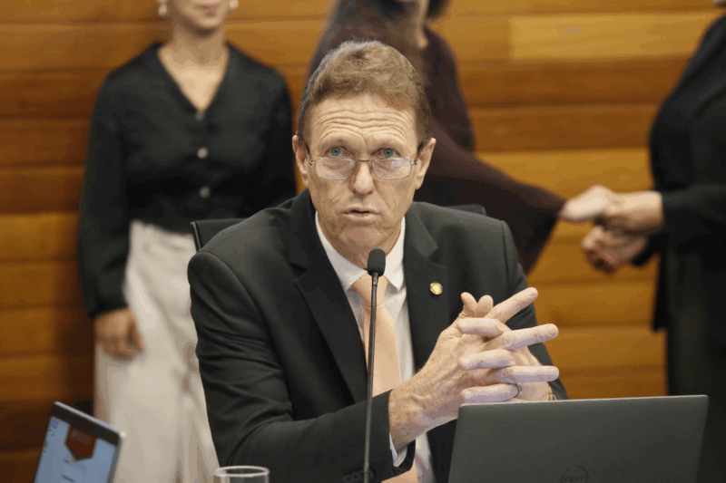 Projeto de lei que impede crianças em paradas LGBT+ avança na Alesc O deputado Volnei Weber (MDB) era um dos responsáveis pelo PL aprovado nesta última terça-feira – Foto: Daniel Conzi/Agência AL/Divulgação/Floripa.LGBT