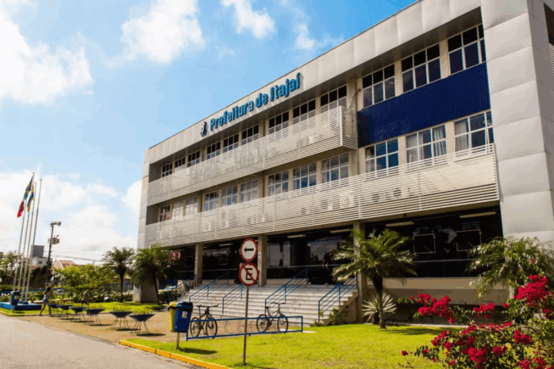 Justiça obriga Prefeitura de Itajaí a pagar R$ 100 mil por censura a projeto LGBT+ Prefeitura de Itajaí barrou a veiculação do projeto após aprovação em 2020 – Bruno Golembiewski/ND/Divulgação/Floripa.LGBT