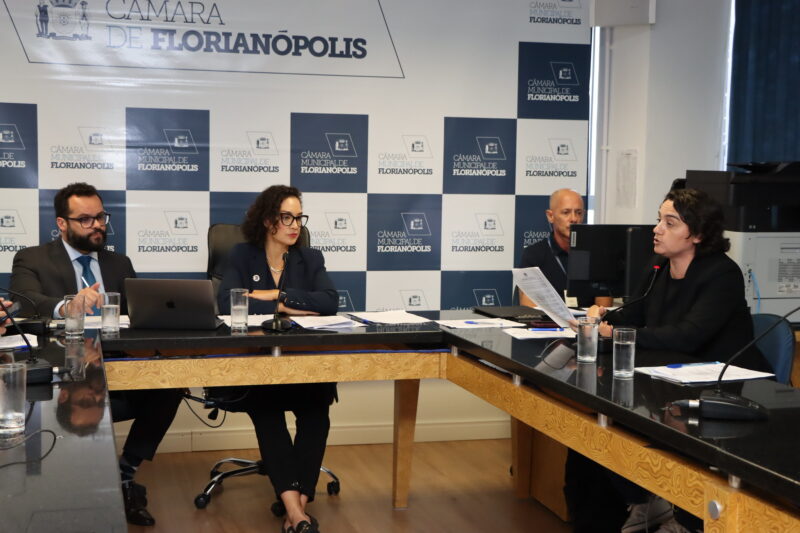 Projeto que proíbe crianças na Parada LGBTI+ de Florianópolis avança na Câmara Municipal