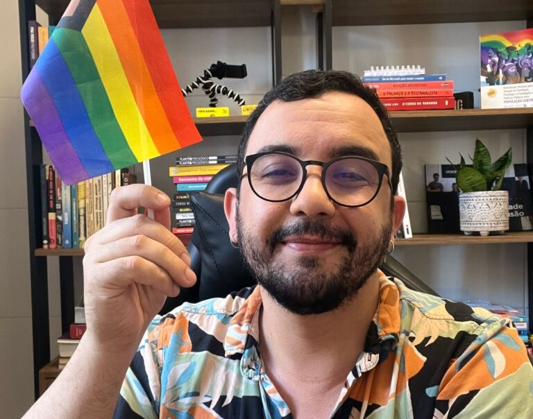 Saúde mental e orgulho: Tiago Cândido estreia coluna no portal Floripa.LGBT