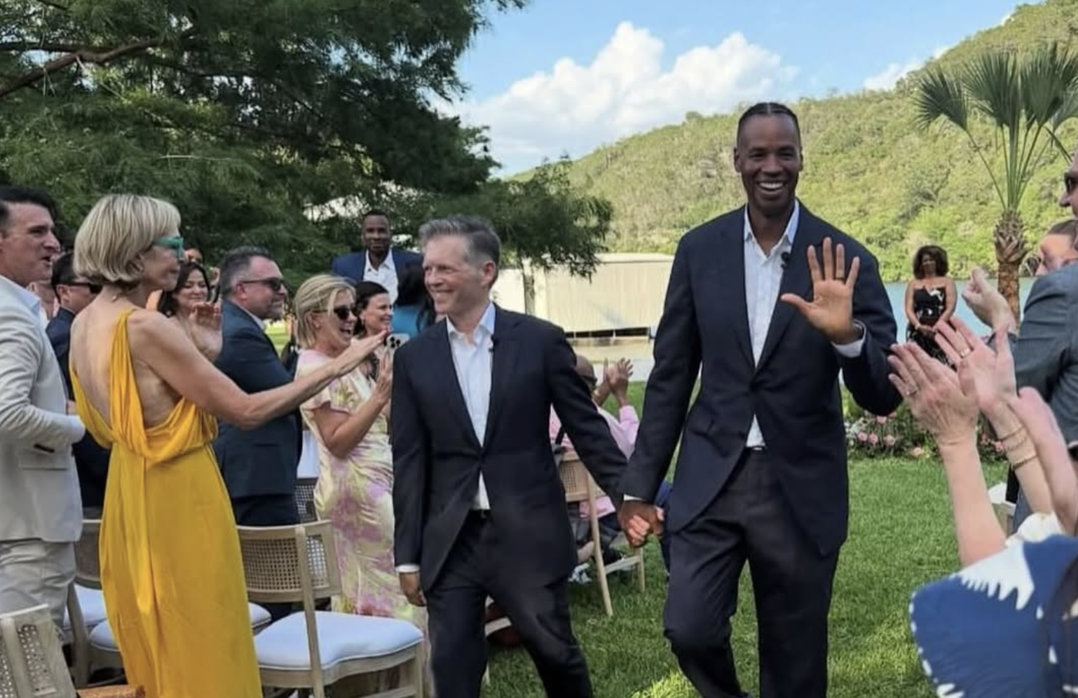 Jason Collins, 1º jogador da NBA a se assumir gay, se casa com produtor
