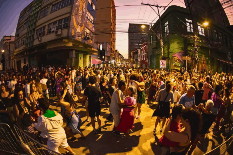 O dia é para comemorar como deve ser, com muita música, dança e felicidade - Foto: Bugio Centro/Instagram/Divulgaçã/Floripa.LGBT
