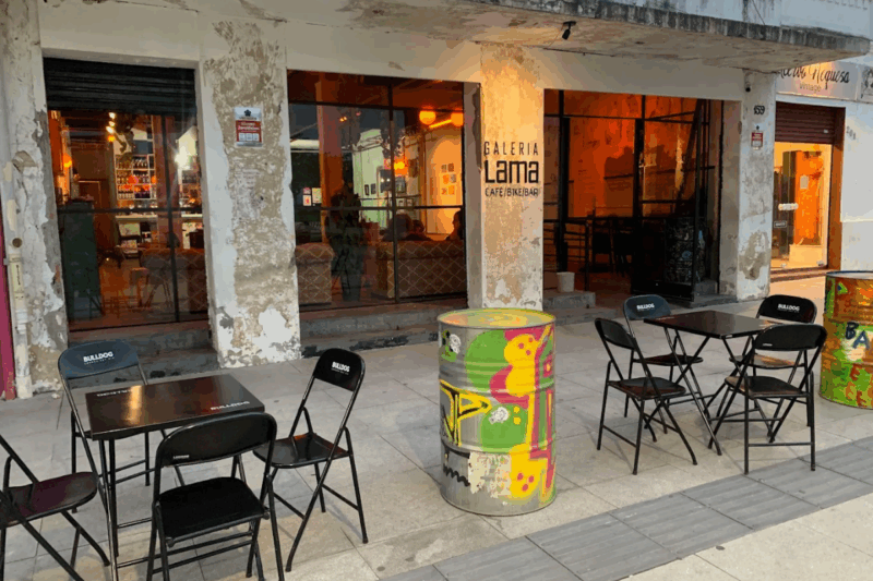 A capital conta com diversos locais para comemorar e ser você mesmo - Foto: Galeria Lama/Divulgação/FLoripa.LGBT