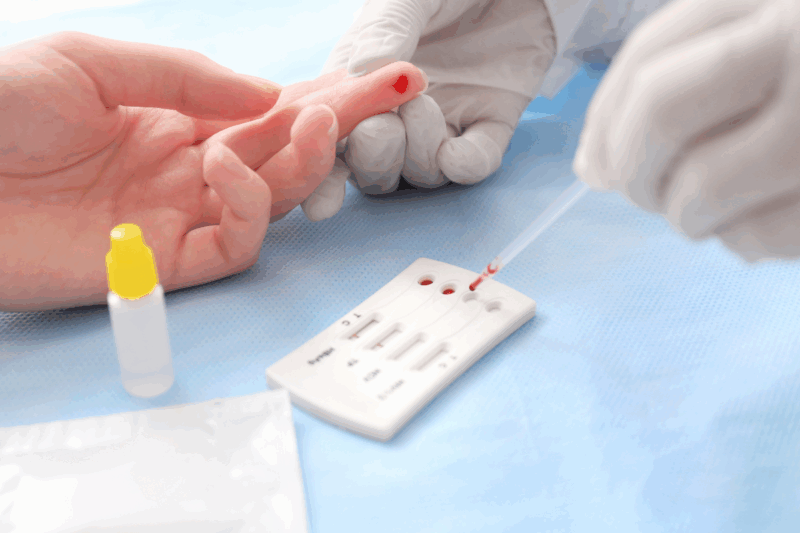 O tratamento é oferecido de forma gratuita no Brasil, recorrendo a consultas pelo SUS - Divulgação/Floripa.LGBT