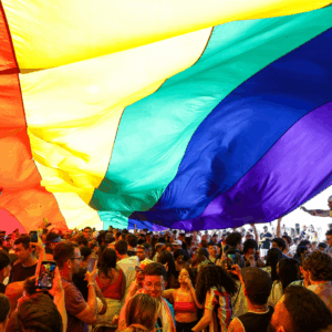 Cidades como Florianópolis e Chapecó já tem data marcada para as Paradas LGBT+ deste ano de 2025 - Foto: Kin Kindermann Silveira/Floripa.LGBT/Arquivo
