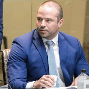 O deputado Jessé Lopes reabriu projeto de lei que proíbe nudismo na praia da Galheta - Foto: Rodolfo Espínola / Agência AL/Divulgação/Floripa.LGBT