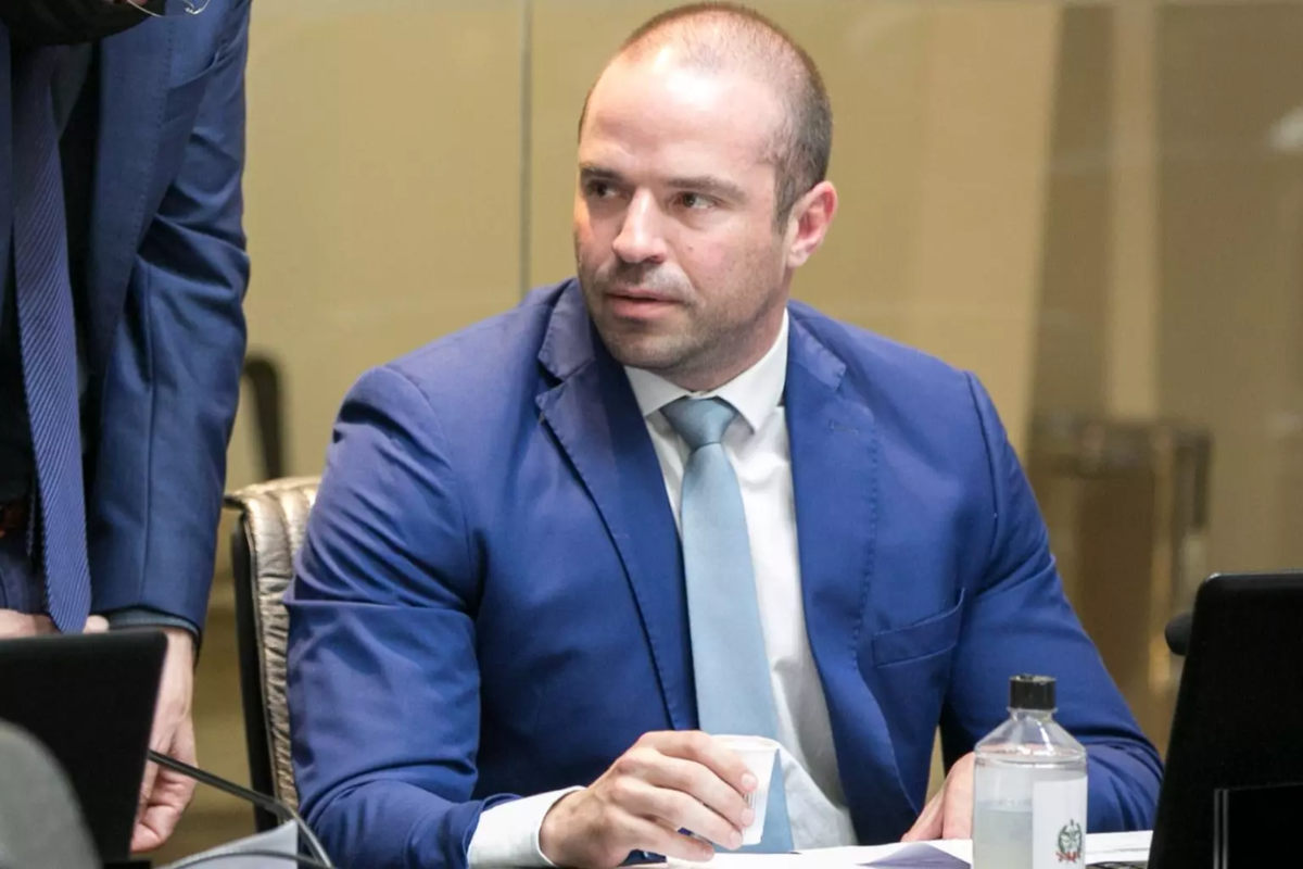 O deputado Jessé Lopes reabriu projeto de lei que proíbe nudismo na praia da Galheta - Foto: Rodolfo Espínola / Agência AL/Divulgação/Floripa.LGBT